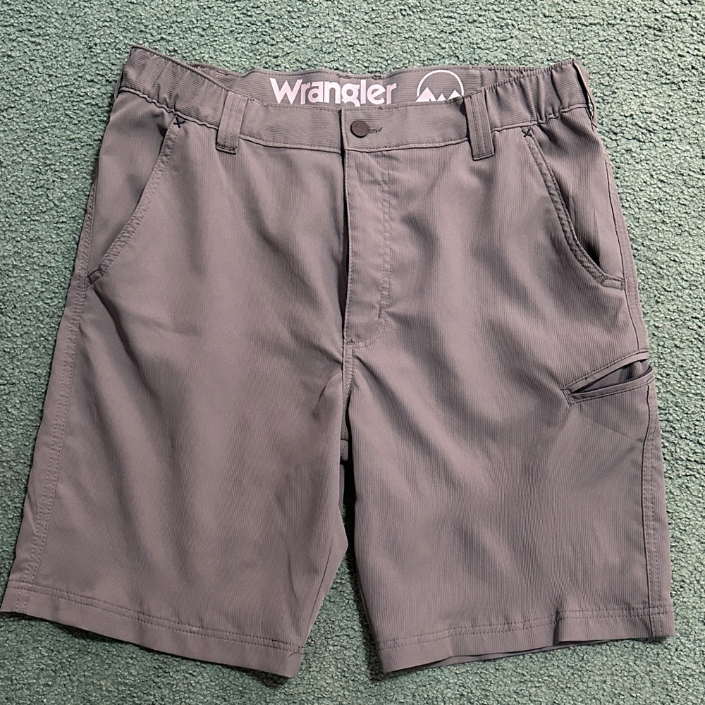 Wrangler Men's Gray Cargo Shorts